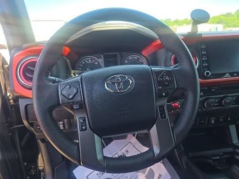 Used 2020 Toyota Tacoma TRD Off-Road w/ TRD Premium Off Road Package AWD/4WD image 14