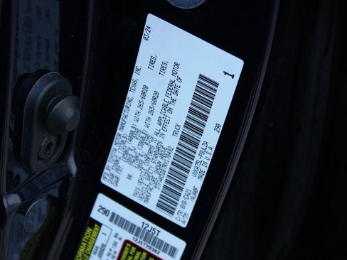 Used 2024 Toyota Tundra Limited image 31