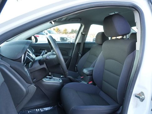 Used 2014 Chevrolet Cruze LT image 12