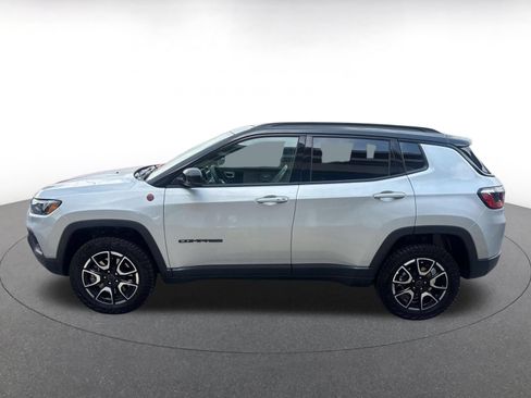 Used 2025 Jeep Compass Trailhawk AWD/4WD image 10