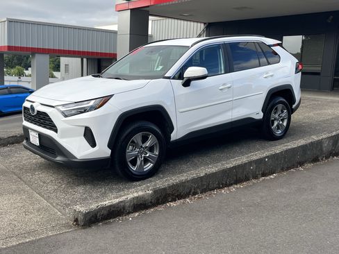 Certified 2024 Toyota RAV4 LE AWD/4WD image 4