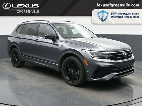 Used 2022 Volkswagen Tiguan SE R-Line image 1