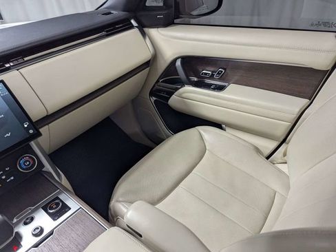 Used 2023 Land Rover Range Rover SE image 8