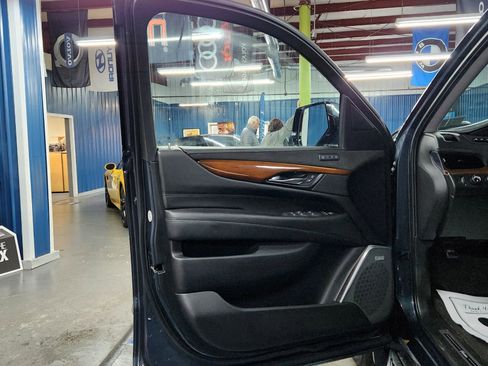 Used 2020 Cadillac Escalade Luxury image 6