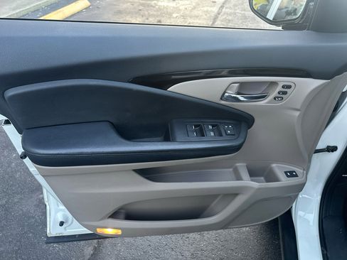 Used 2017 Honda Pilot Touring image 17