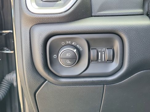 Used 2019 RAM 2500 Laramie w/ Black Appearance Package AWD/4WD image 20