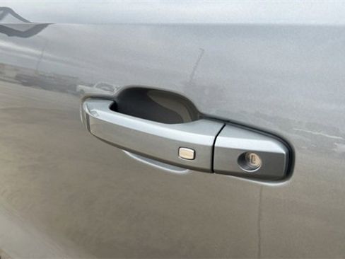 Used 2025 Chevrolet Colorado ZR2 w/ Technology Package image 14