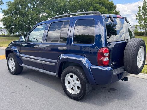 Used 2007 Jeep Liberty Sport RWD image 13