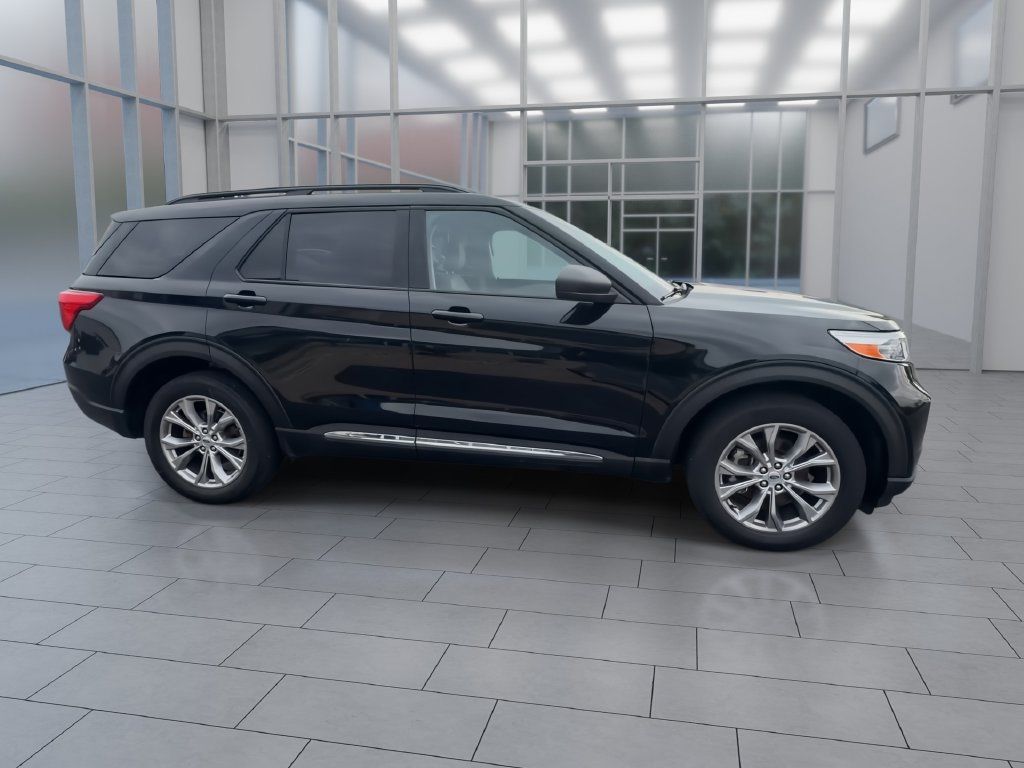 Used 2023 Ford Explorer XLT w/ Equipment Group 202A AWD/4WD image 9