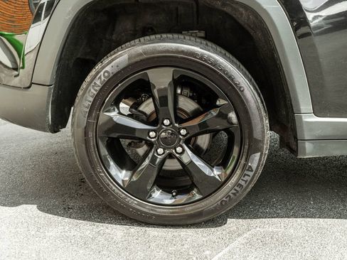 Used 2023 Jeep Grand Cherokee Altitude AWD/4WD image 23