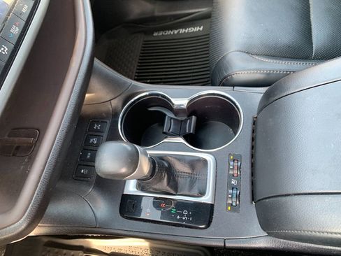 Used 2018 Toyota Highlander Limited image 25