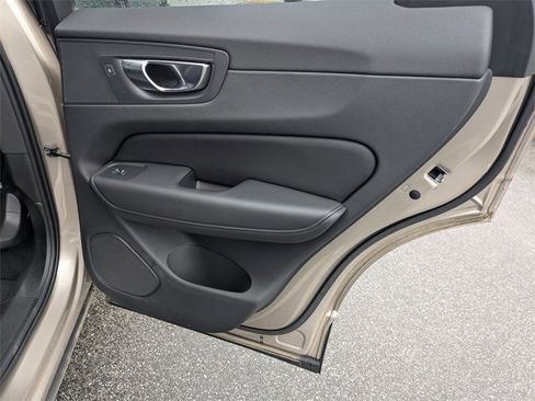 Used 2025 Volvo XC60 B5 Plus image 33