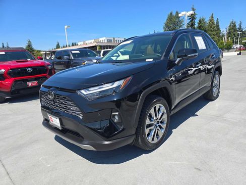 Used 2025 Toyota RAV4 Limited AWD/4WD image 7