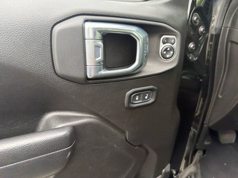 Used 2025 Jeep Wrangler Unlimited Sport AWD/4WD image 13
