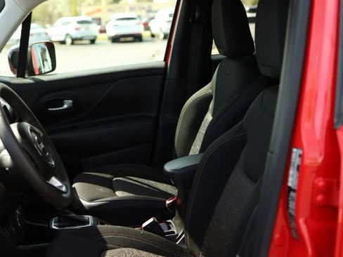 Used 2023 Jeep Renegade Latitude AWD/4WD image 14