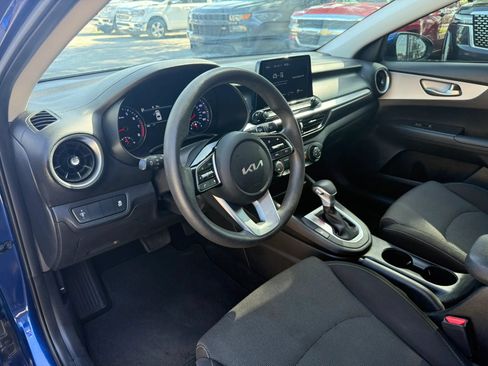 Used 2022 Kia Forte LXS FWD image 11