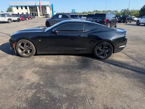 Used 2021 Chevrolet Camaro LT w/ RS Package RWD image 4
