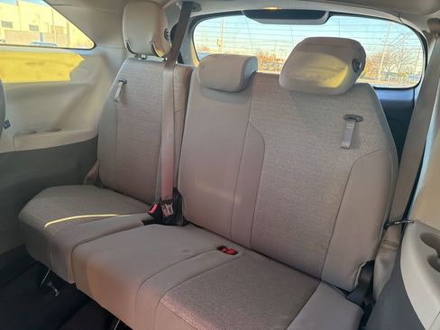 Used 2024 Toyota Sienna LE image 12