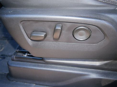 Used 2021 Chevrolet Suburban High Country w/ Premium Package image 13