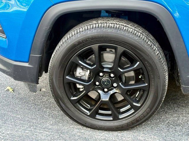 Used 2026 Jeep Compass Latitude AWD/4WD image 32