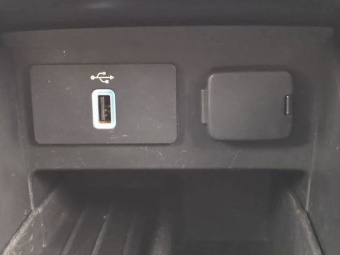 Used 2017 Ford Explorer XLT w/ Equipment Group 202A image 28