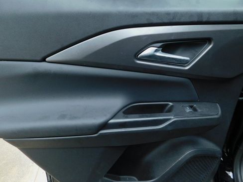 Used 2025 Chevrolet Equinox EV LT image 23