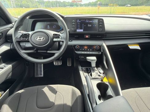 Certified 2025 Hyundai Elantra Sport FWD image 22