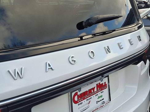 Used 2024 Jeep Wagoneer Series III image 17