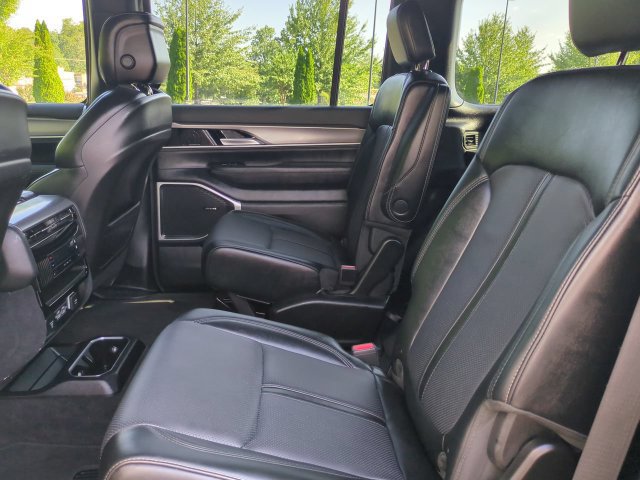 Used 2025 Jeep Wagoneer Series II AWD/4WD image 14