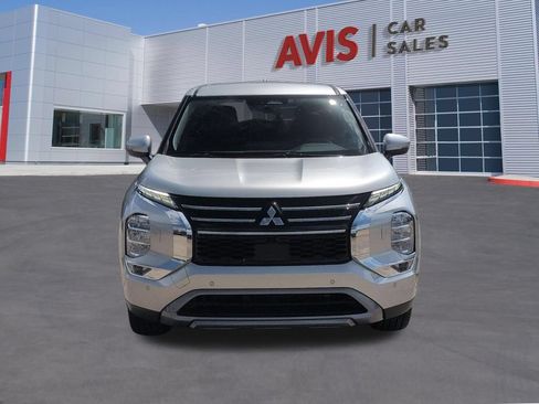 Used 2025 Mitsubishi Outlander SE AWD/4WD image 2