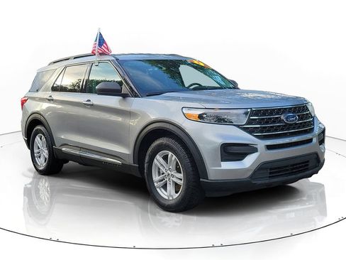Used 2023 Ford Explorer XLT RWD image 2