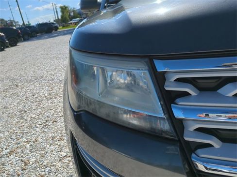 Used 2019 Ford Explorer XLT w/ Class III Trailer Tow Package image 10