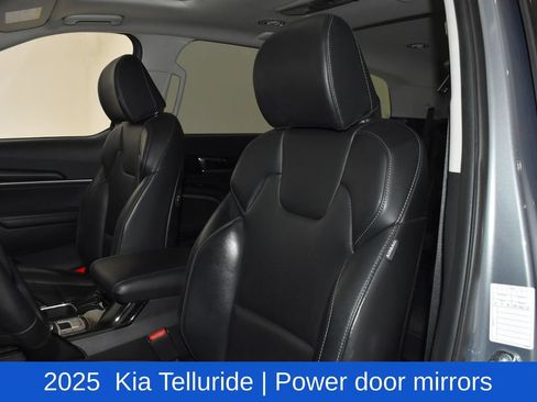Used 2025 Kia Telluride S FWD image 24
