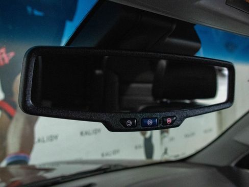 Used 2018 GMC Yukon Denali AWD/4WD image 13