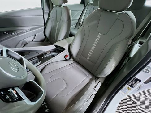 Used 2024 Hyundai Elantra SE FWD image 19