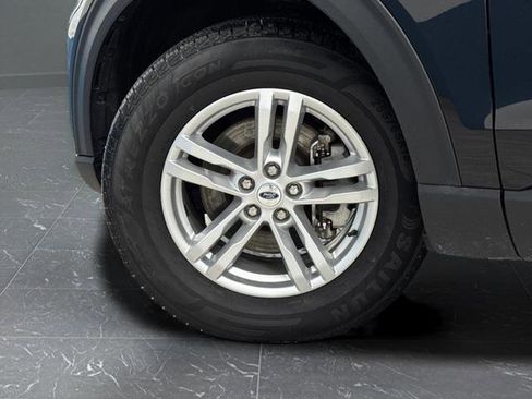 Used 2023 Ford Explorer XLT image 35