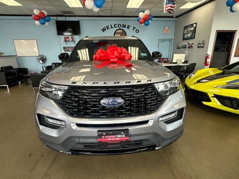 Used 2022 Ford Explorer ST-Line w/ Class IV Trailer Tow Package image 3