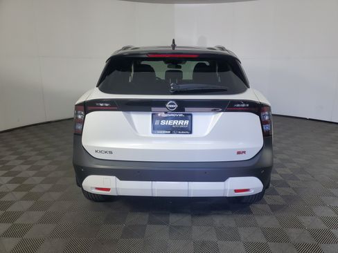 Used 2026 Nissan Kicks SR FWD image 5