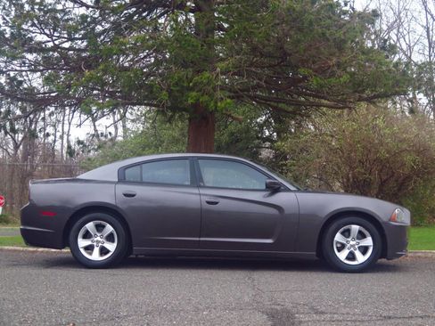 Used 2013 Dodge Charger SXT image 5