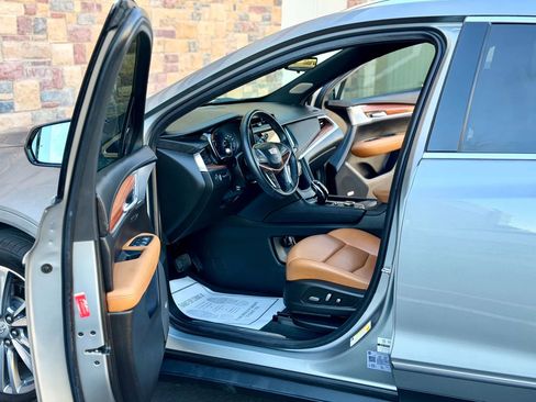 Used 2024 Cadillac XT5 Premium Luxury w/ Technology Package image 10