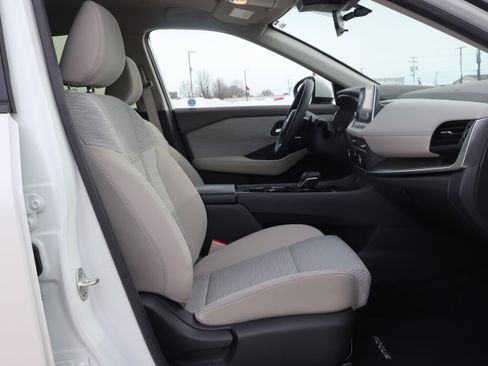 Used 2023 Nissan Rogue SV image 13