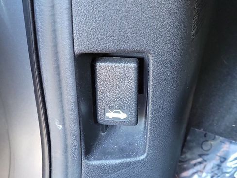 Used 2021 Honda Pilot EX image 25