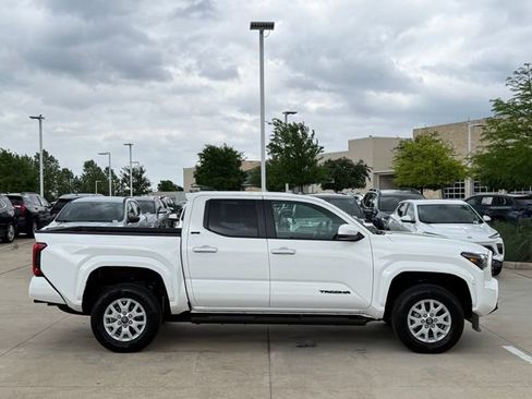 Used 2025 Toyota Tacoma SR5 RWD image 5