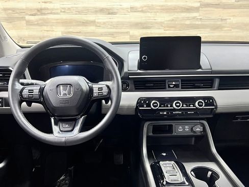 Used 2025 Honda Pilot Elite image 2