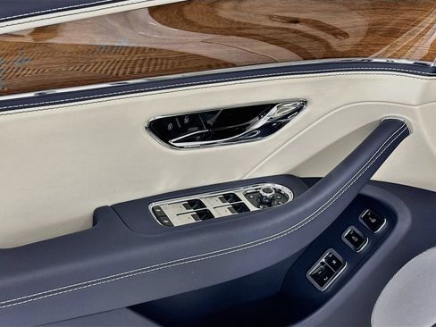 Used 2026 Bentley Flying Spur V8 AWD/4WD image 18