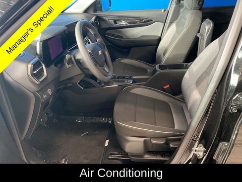 Used 2025 Chevrolet TrailBlazer LT image 8