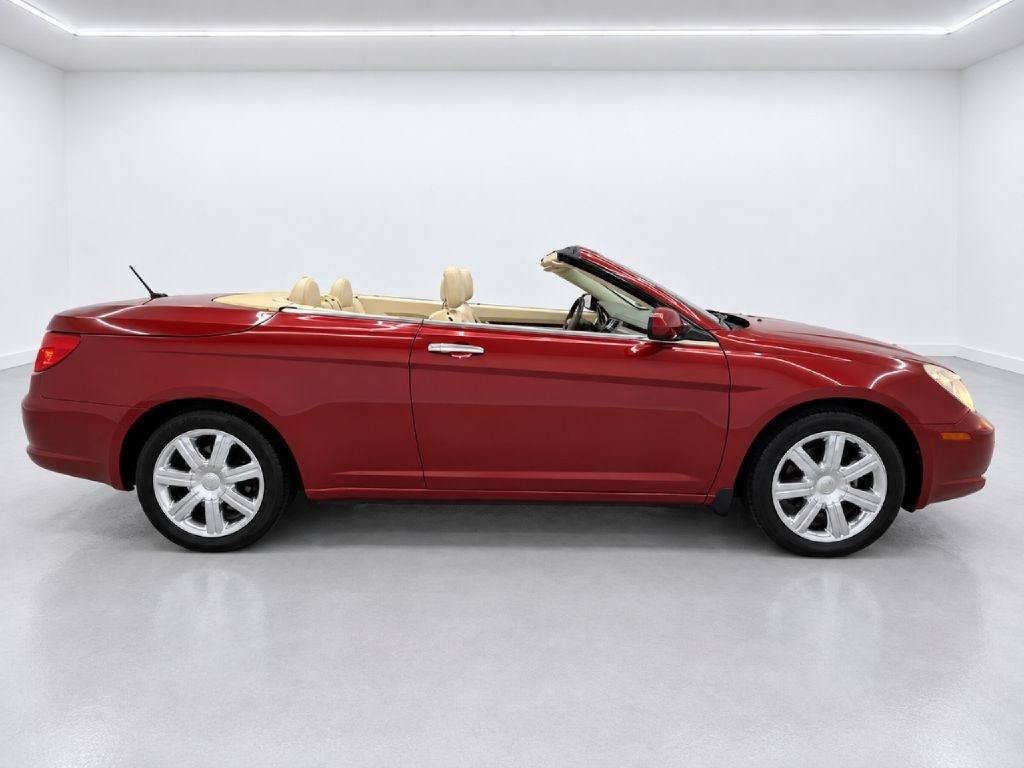 Used 2010 Chrysler Sebring Limited FWD image 2