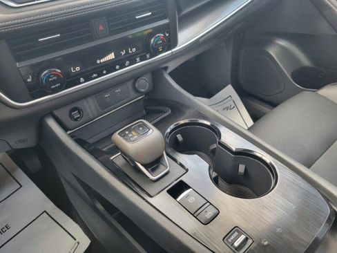 Used 2025 Nissan Rogue SV w/ SV Premium Package FWD image 22