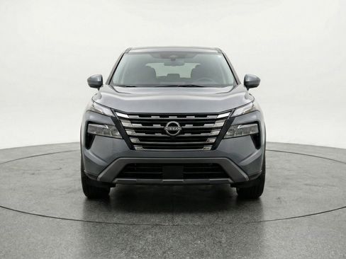 Used 2025 Nissan Rogue SV image 2