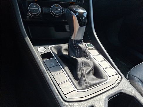 Used 2024 Volkswagen Jetta SE image 14